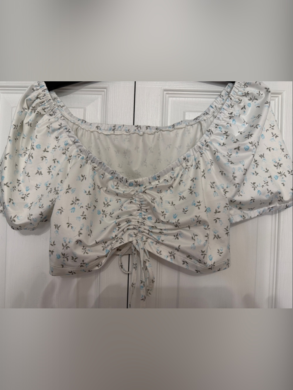 SHEIN Floral Off-Shoulder Puff Sleeve Crop Top - White with Blue Floral